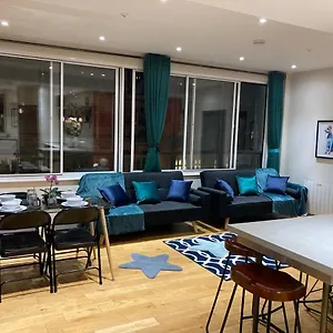 https://central-sheffield-3bed-3bath-penthouse-xxii.yorkshirehotels.net
